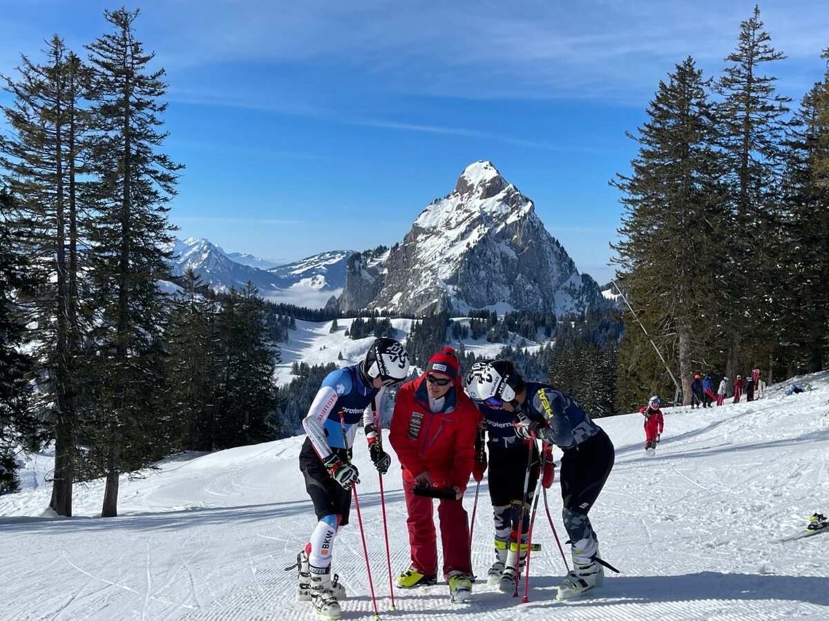 Sascha Weber coaching U16 ski racers in the Swiss Alps